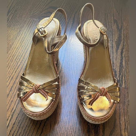 PRADA Patent Leather Espadrille Wedge Sandals Sz. 37 Gold/Brown Bow Accent - Picture 1 of 9